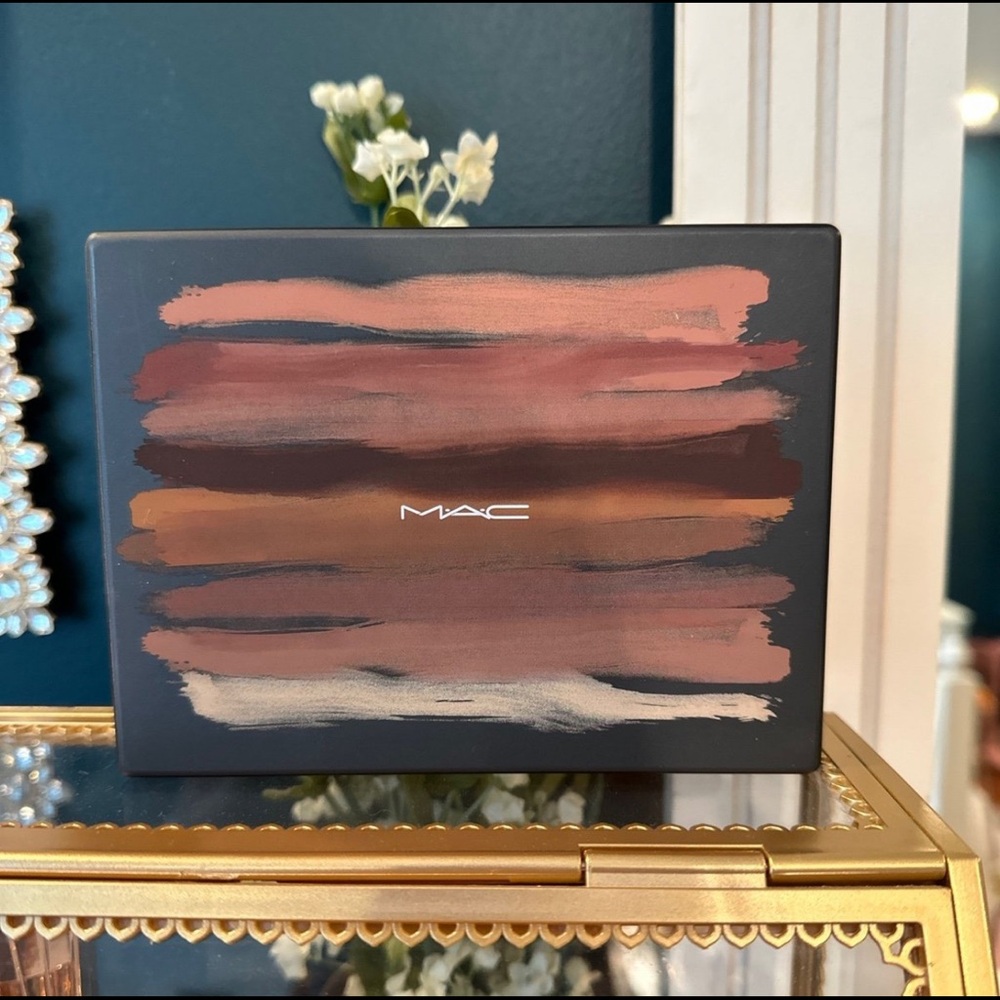 Mac eyeshadow palette